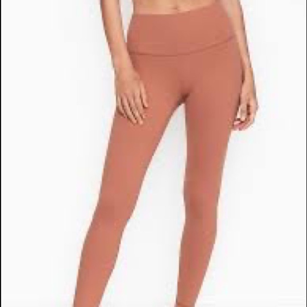NWT VS Incredible Studio High Rise Legging 16